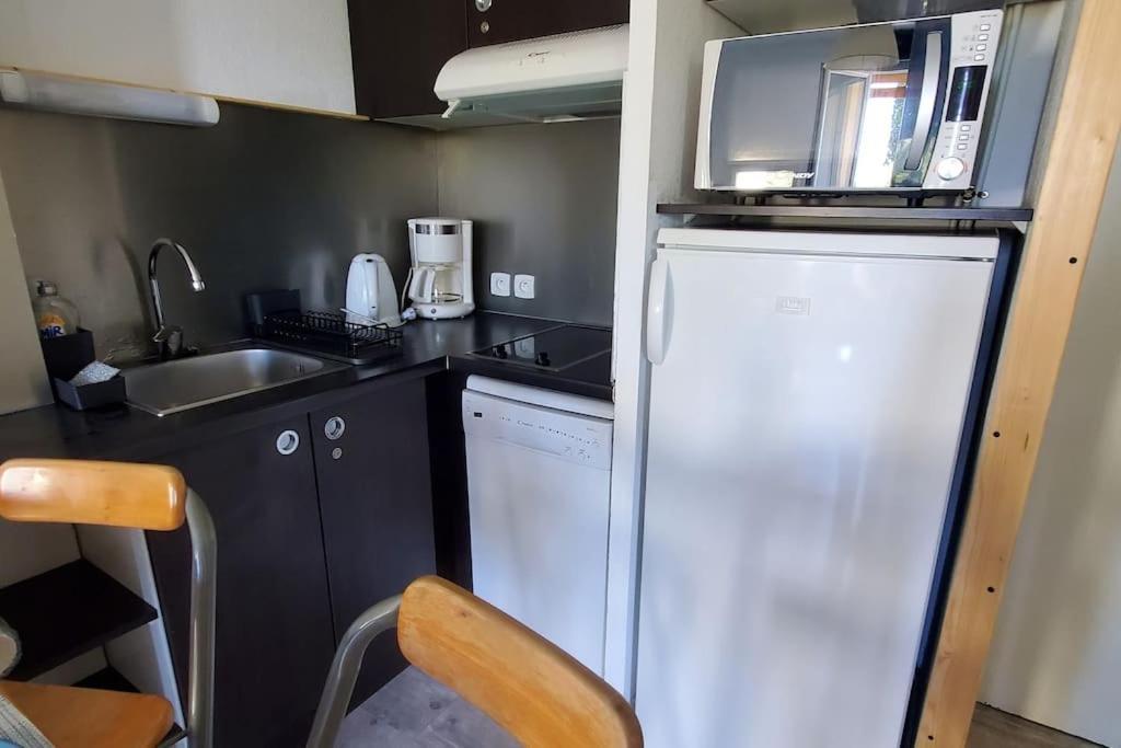 Appartement Dans Residence Avec Piscine La Londe-les-Maures Exteriör bild